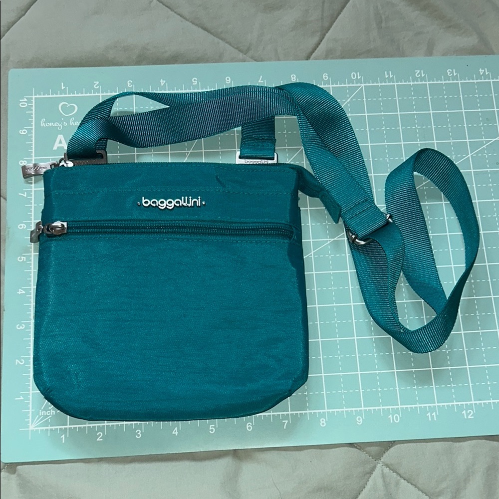 Baggallini Turquoise Crossbody Bag - Picture 1 of 8